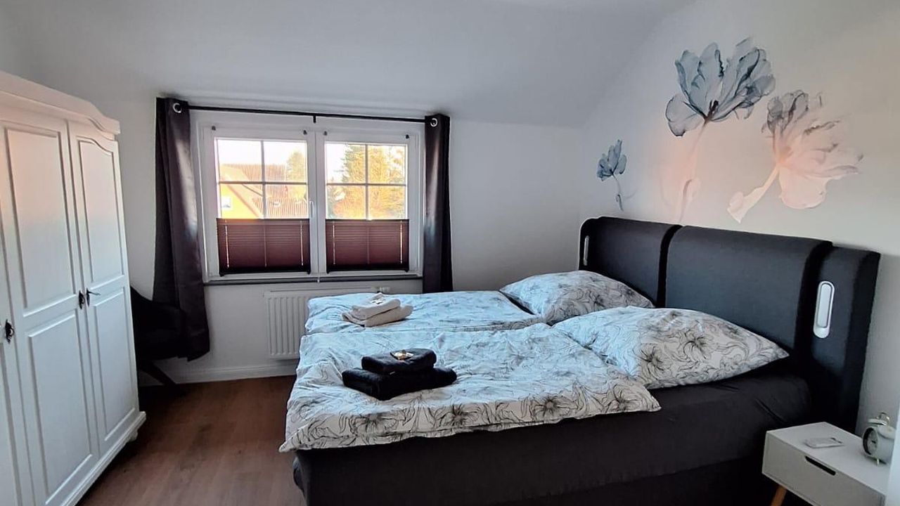 Schlafzimmer mit Doppelbett Schlafzimmer mit Doppelbett